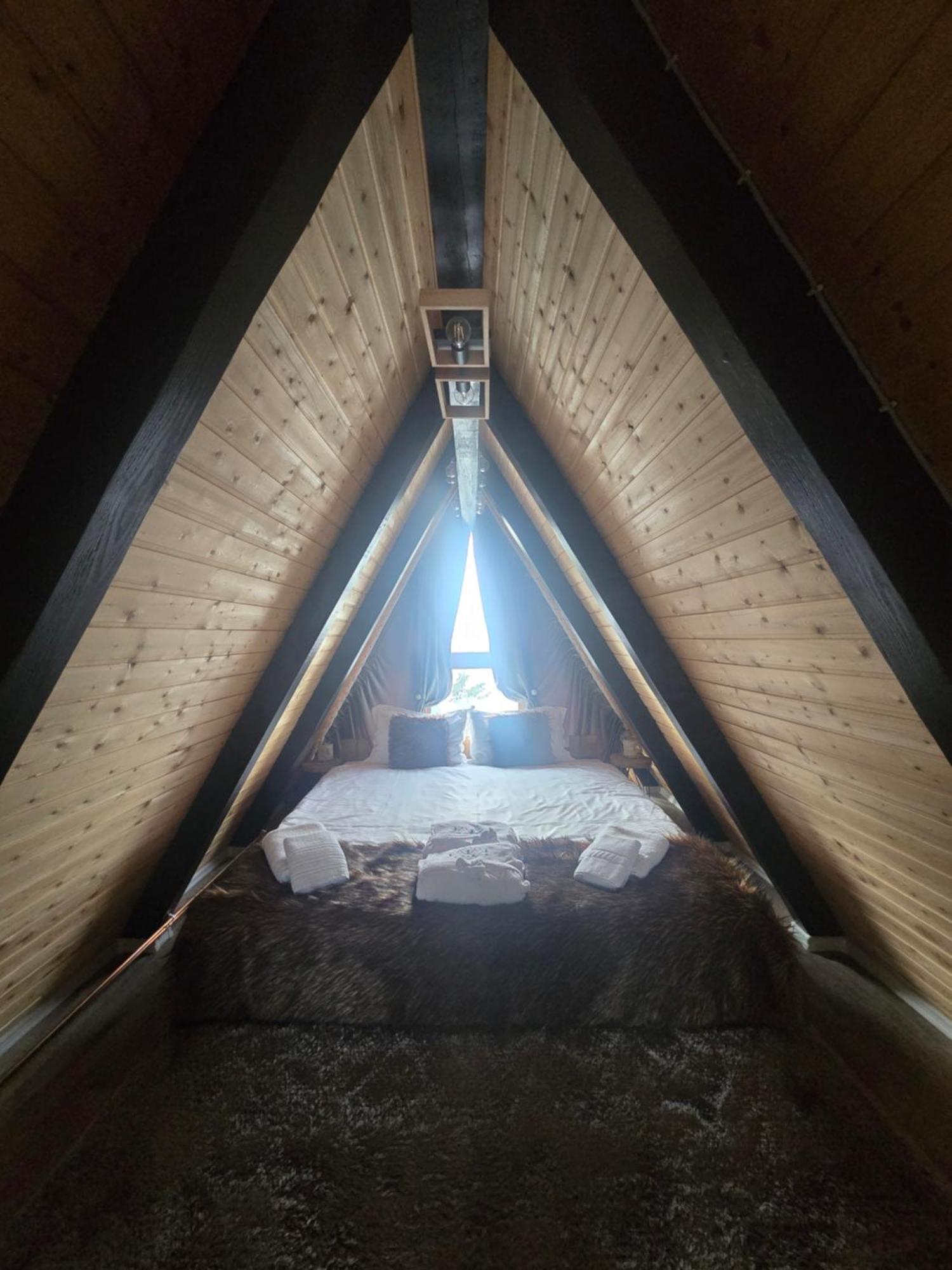 Cabane A-Frame Ceziade Tihuta Piatra Fântânele Exterior foto